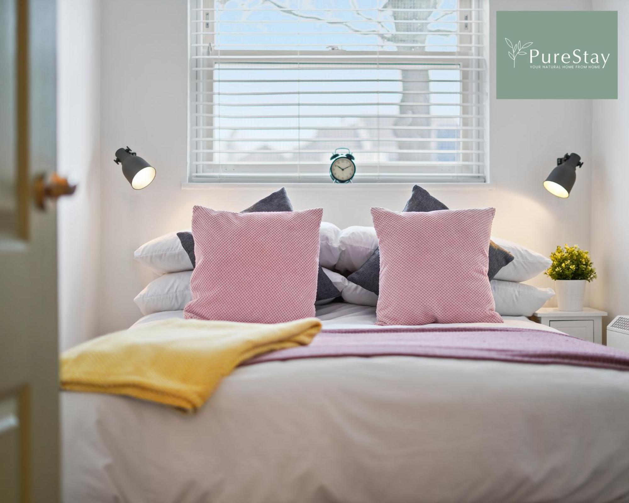 PureStay Luxury: Two-Bed Leamington Apartment Exterior photo