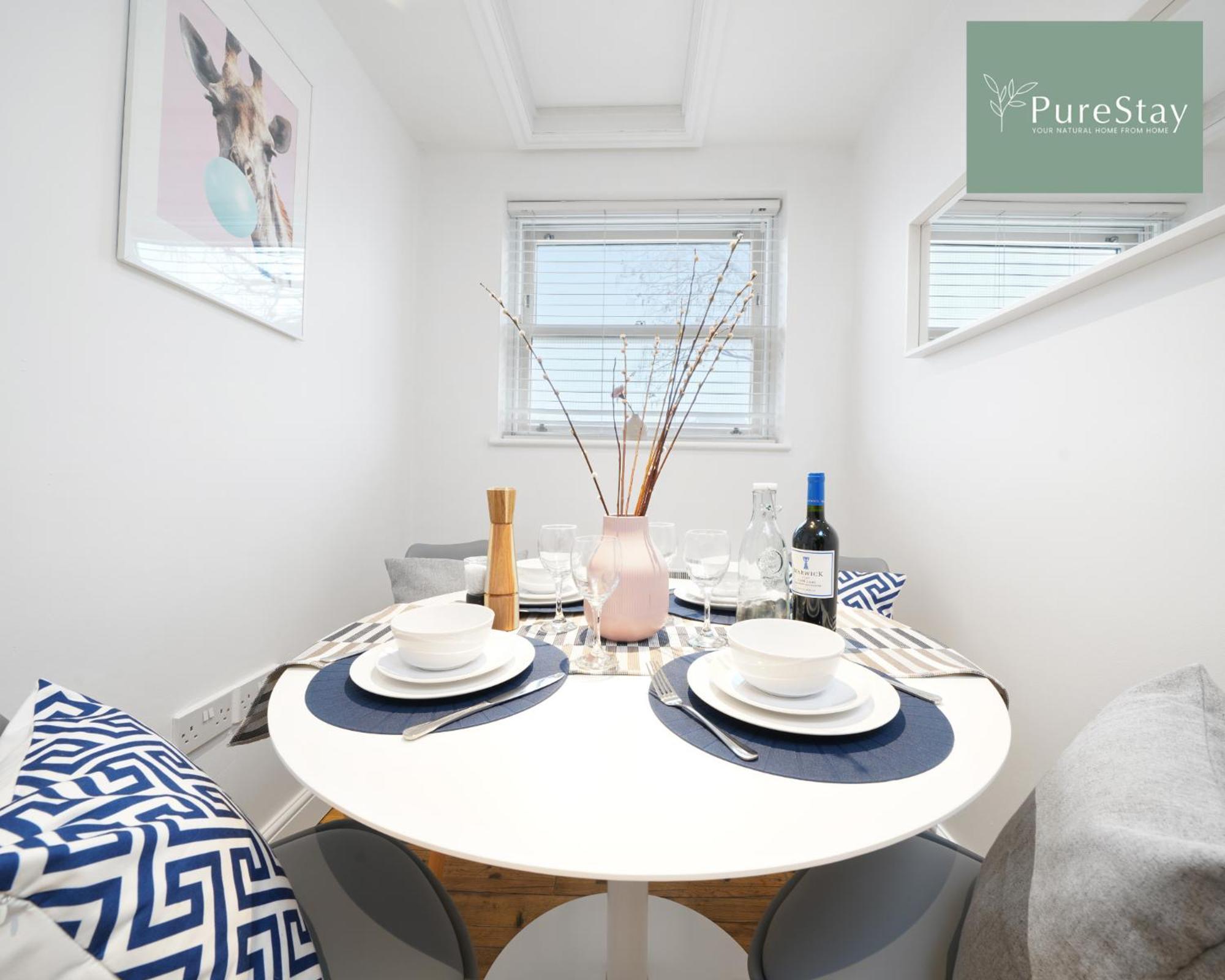 PureStay Luxury: Two-Bed Leamington Apartment Exterior photo